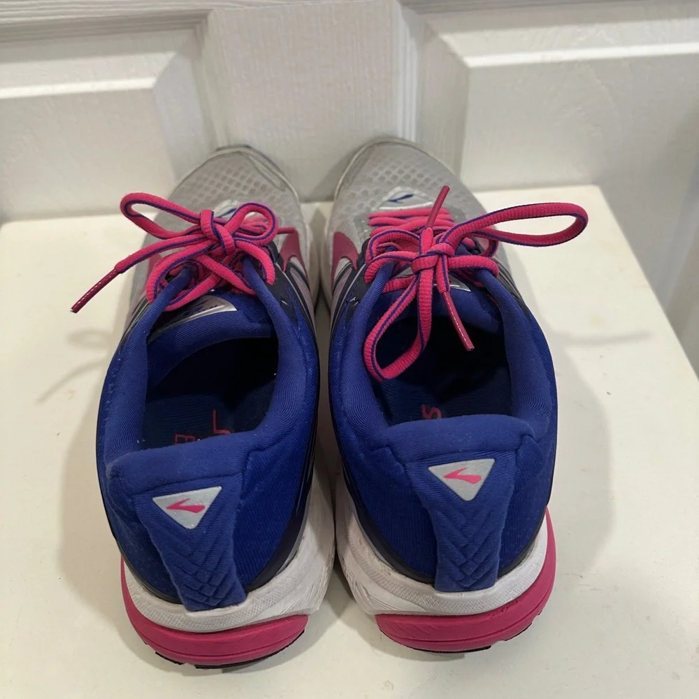 Brooks Ravenna 8 Womens Size 9  Gray Blue Pink Running Shoes Lace Up
